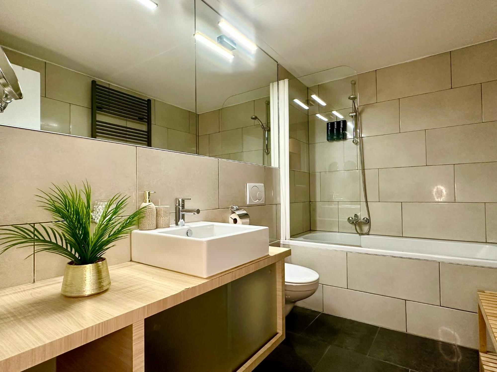 Luxury Suites Castel By Rikas Hotels Antwerpen Exteriör bild